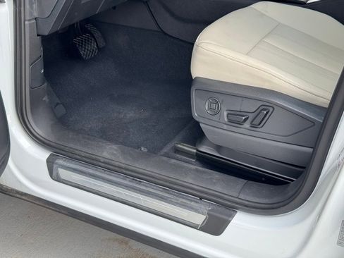 New 2025 Audi Q5 2.0T Premium image 18