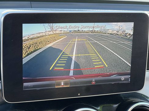 Used 2017 Mercedes-Benz GLC 300 w/ Premium 2 Package image 10