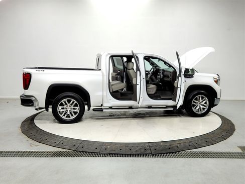 Used 2022 GMC Sierra 1500 SLT w/ SLT Premium Package image 16