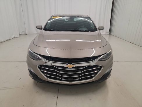 Used 2025 Chevrolet Malibu LT image 2