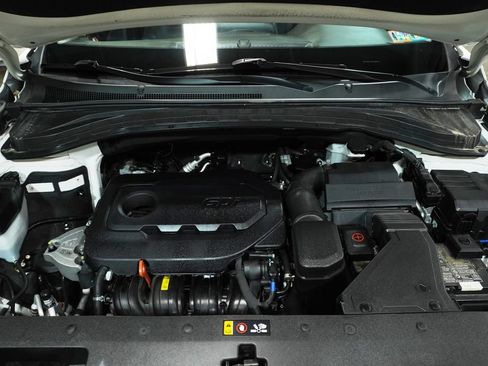 Used 2019 Hyundai Santa Fe SE AWD/4WD image 9