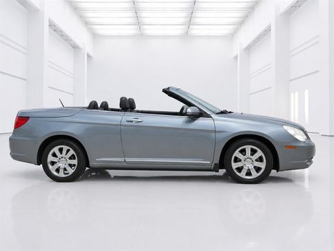 Used 2010 Chrysler Sebring Limited FWD image 3