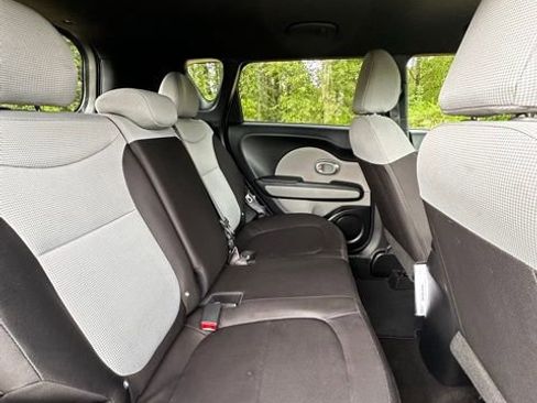 Used 2016 Kia Soul FWD image 17