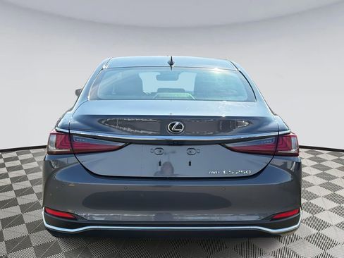 Used 2024 Lexus ES 250 w/ Premium Package image 3