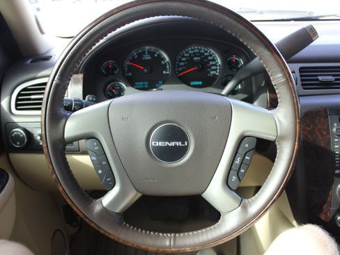 Used 2014 GMC Yukon Denali AWD/4WD image 14