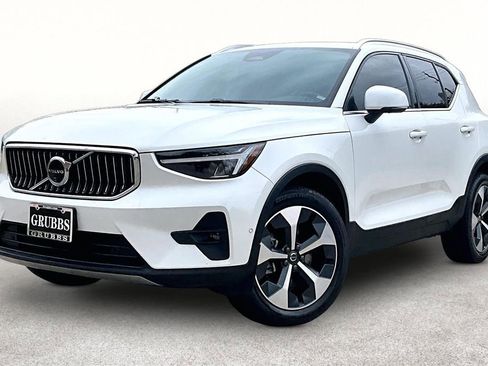 Used 2024 Volvo XC40 B5 Plus AWD/4WD image 15