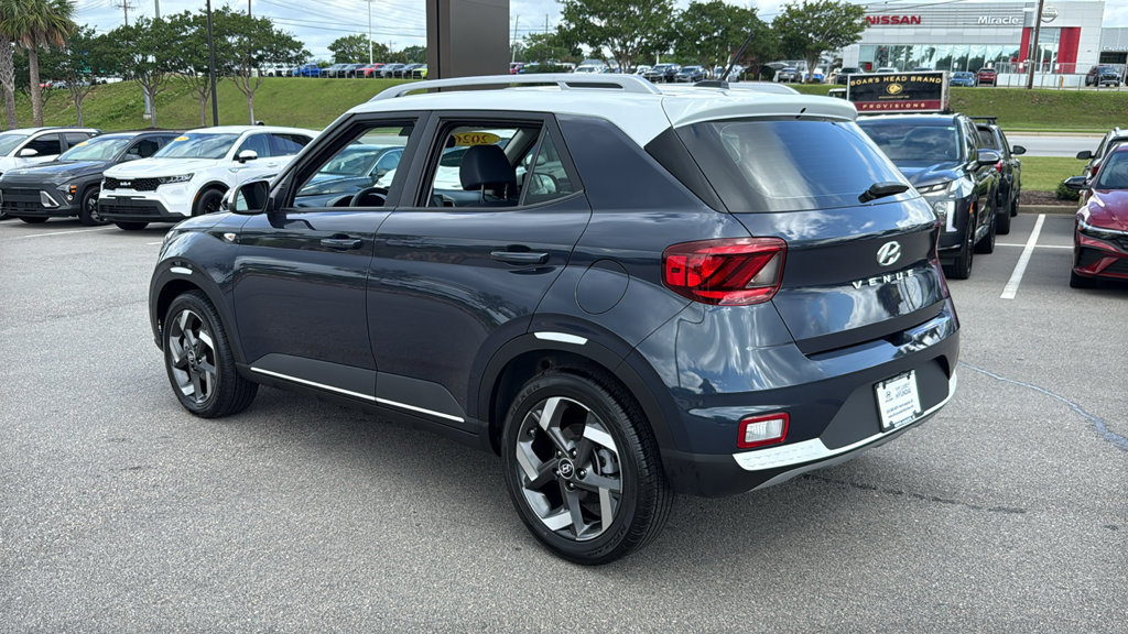 Used 2026 Hyundai Venue SEL FWD image 5