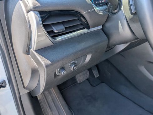 Used 2023 Chevrolet Traverse LT w/ LT Premium Package image 25