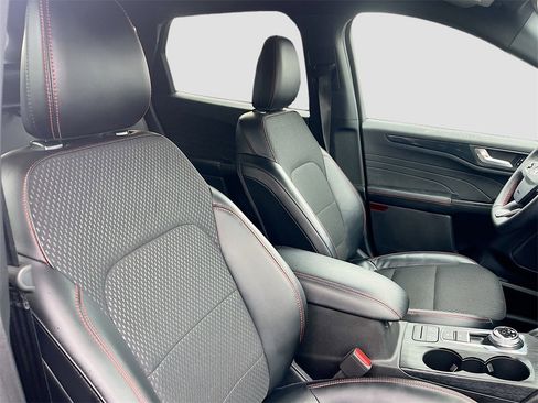 Used 2025 Ford Escape ST-Line image 26