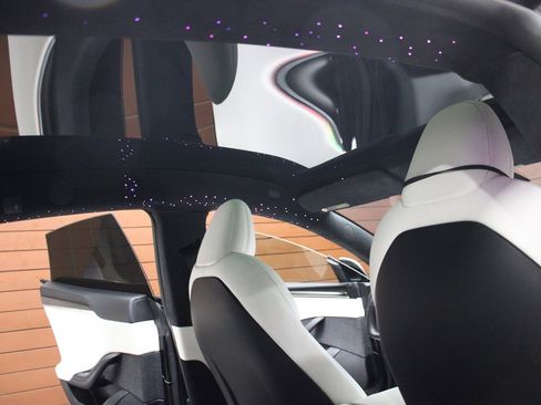 Used 2022 Tesla Model S Plaid image 2