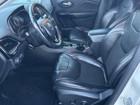 Used 2019 Jeep Cherokee Latitude Plus image 10