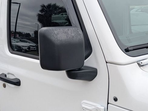 Used 2024 Jeep Wrangler Unlimited Rubicon image 10