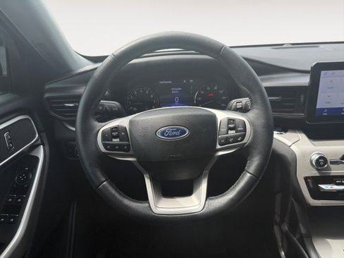 Used 2024 Ford Explorer XLT image 8