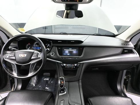 Used 2018 Cadillac XT5 Premium Luxury image 29