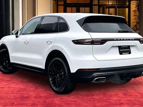 Used 2022 Porsche Cayenne Platinum Edition image 9