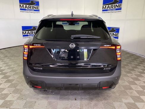 Used 2025 Nissan Kicks SV w/ SV Premium Package AWD/4WD image 17