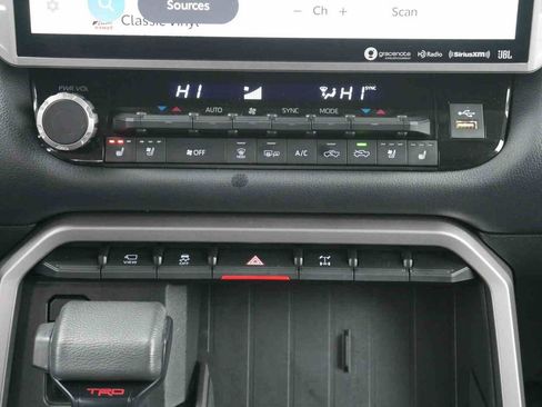 Used 2022 Toyota Tundra Limited image 8