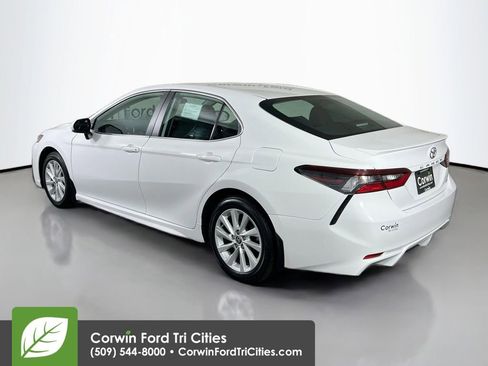Used 2024 Toyota Camry SE FWD image 11
