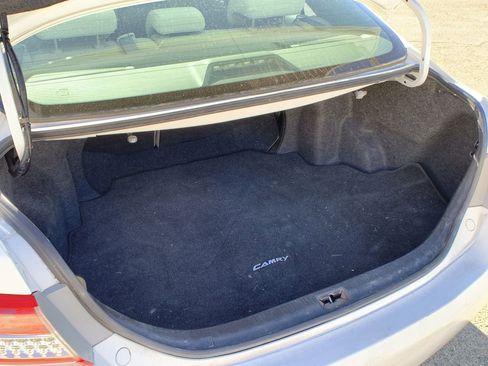 Used 2010 Toyota Camry LE image 22