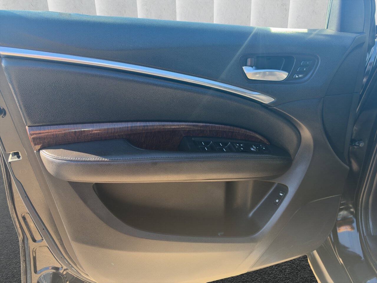 Used 2017 Acura MDX SH-AWD image 11