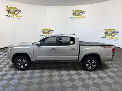 Used 2018 Toyota Tacoma TRD Sport AWD/4WD image 6