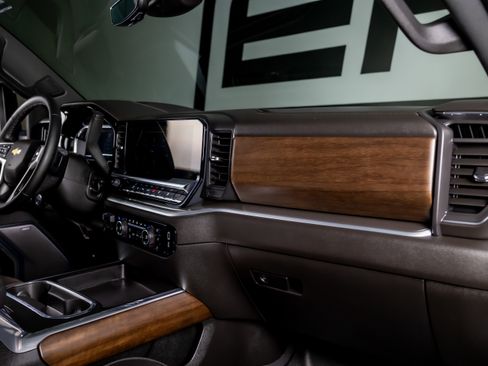 Used 2025 Chevrolet Silverado 2500 High Country w/ High Country Premium Package image 33