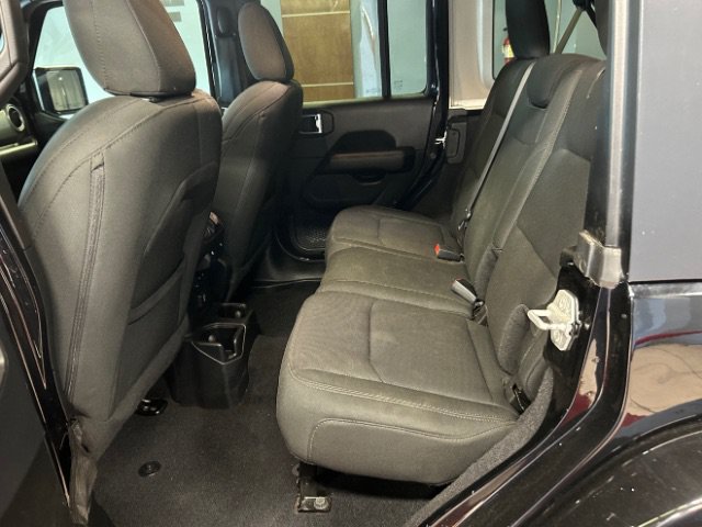 Used 2019 Jeep Wrangler Unlimited Sahara AWD/4WD image 17