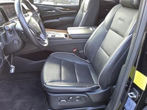 Used 2024 Cadillac Escalade ESV Premium Luxury image 4