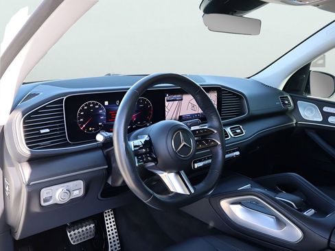 Used 2024 Mercedes-Benz GLS 450 4MATIC image 21