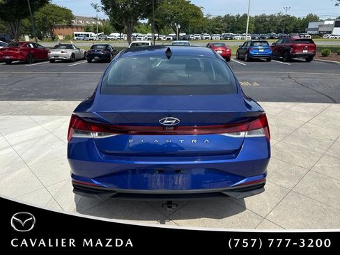 Used 2022 Hyundai Elantra SEL w/ Convenience Package FWD image 8