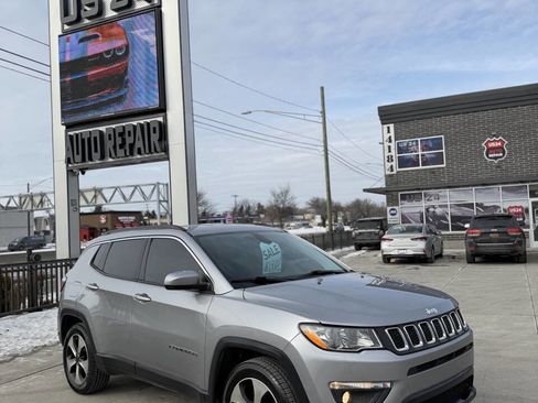 Used 2018 Jeep Compass Latitude w/ Popular Equipment Group FWD image 1