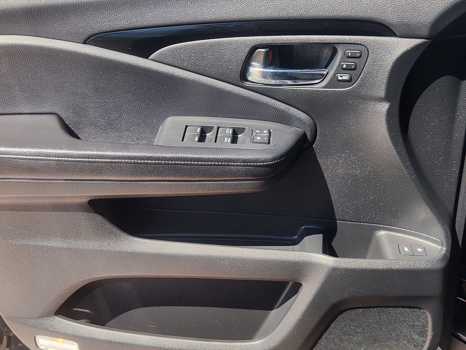 Used 2017 Honda Pilot Elite image 26