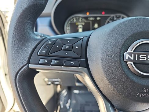 Used 2025 Nissan Versa SV w/ Trunk Package image 16