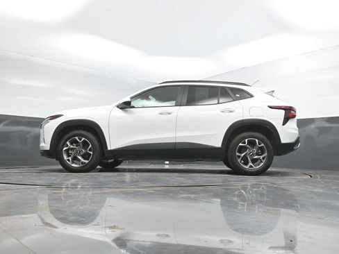 Used 2025 Chevrolet Trax LT FWD image 31