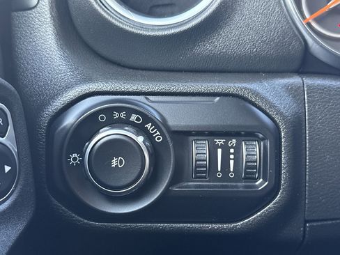 Used 2021 Jeep Wrangler Unlimited Sahara w/ Uconnect 4C Nav & Sound Group image 17