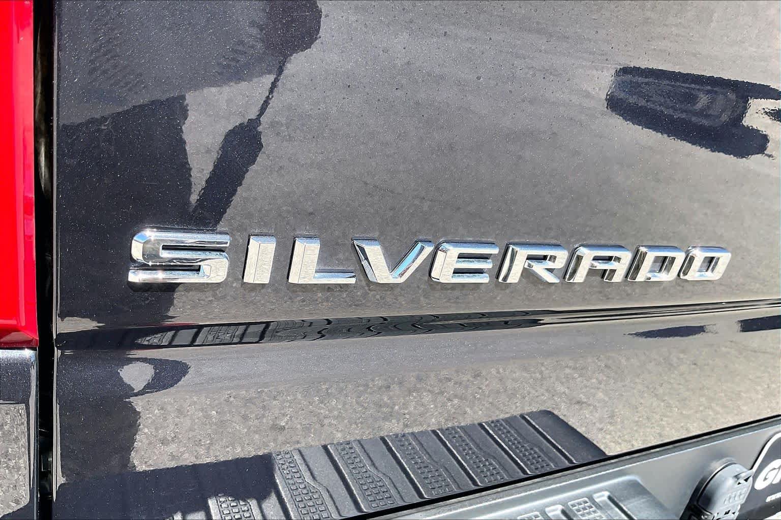Used 2024 Chevrolet Silverado 1500 LT w/ Leather Package AWD/4WD image 29