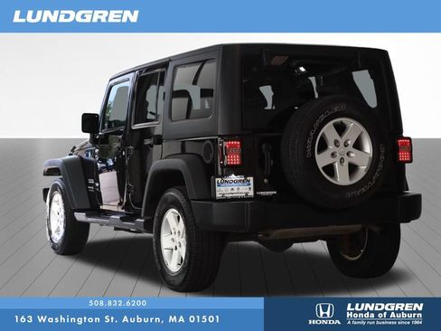 Used 2018 Jeep Wrangler Unlimited Sport S AWD/4WD image 3