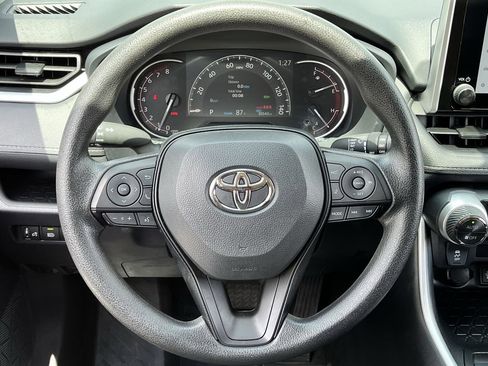Used 2025 Toyota RAV4 XLE AWD/4WD image 11