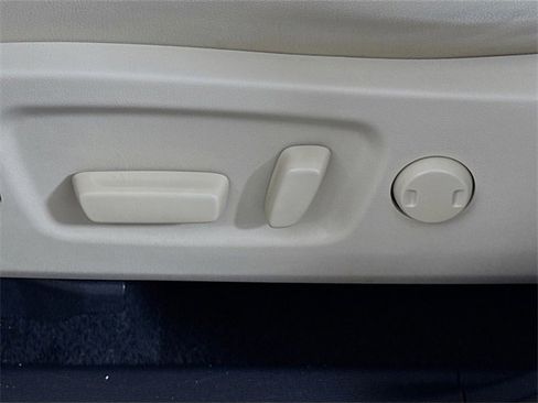 Used 2019 Toyota Highlander Limited image 12