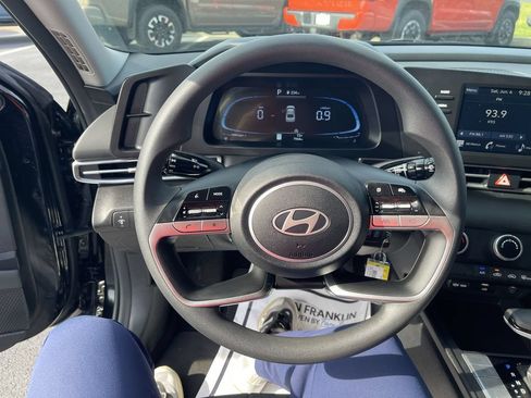 Used 2026 Hyundai Elantra SE FWD image 18
