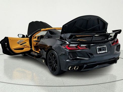 Used 2023 Chevrolet Corvette Stingray Premium Conv w/ Z51 Performance Package RWD image 11