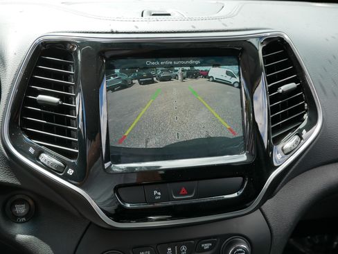 Used 2019 Jeep Cherokee Limited AWD/4WD image 32