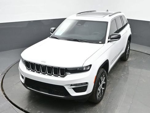 New 2025 Jeep Grand Cherokee Limited w/ Luxury Tech Group II AWD/4WD image 38