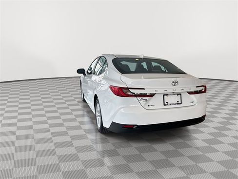Used 2025 Toyota Camry LE image 9