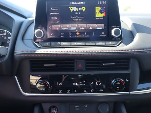 Used 2025 Nissan Rogue SV image 19