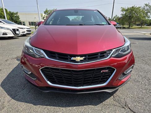 Used 2018 Chevrolet Cruze LT w/ Convenience Package image 2