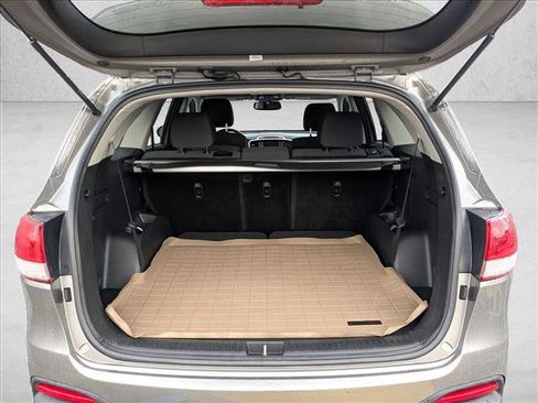 Used 2017 Kia Sorento LX w/ LX Convenience Package image 6