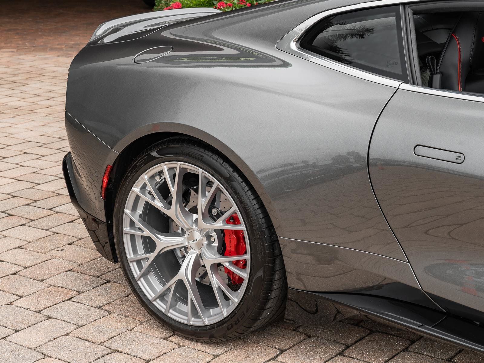 Used 2025 Aston Martin Vanquish RWD image 15