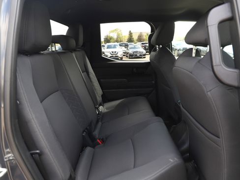 Used 2024 Toyota Tacoma SR5 AWD/4WD image 12