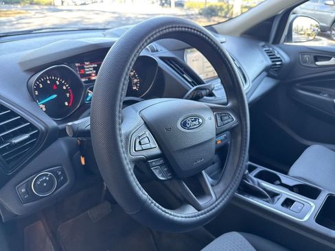Used 2019 Ford Escape SE image 18